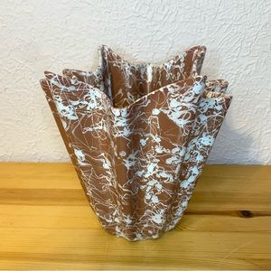 Vintage Shawnee Paint swirl handkerchief vase